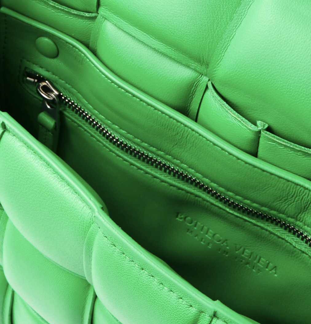 BOTTEGA VENETA  パテッド カセット バッグ