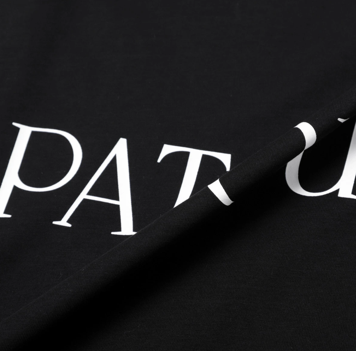 PATOU フロントロゴ Tシャツ ブラック